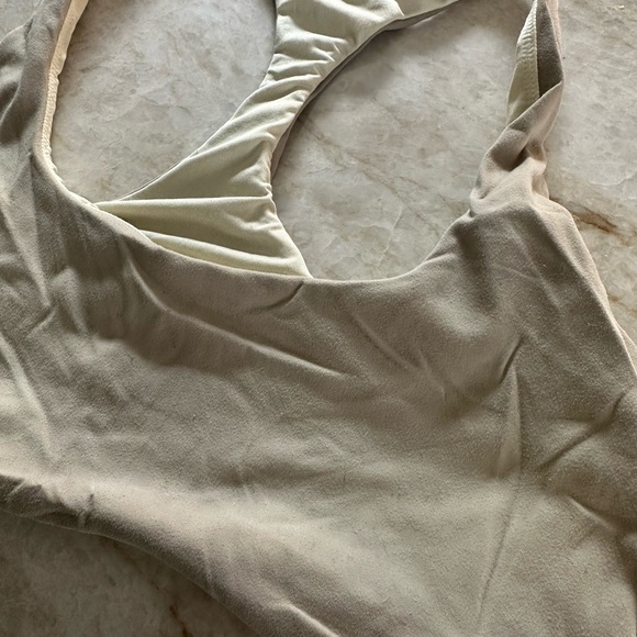 POPFLEX Active Yellow Swan bra - NEEDS LOVE 😂 color damaged - Picture 6 of 7